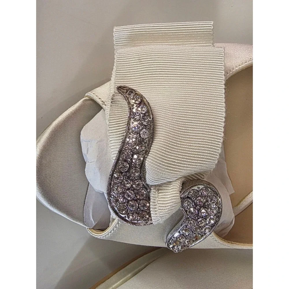 ShoeDazzle Dazzle Ever After Ivory Satin Rhinestone Peep Toe Pumps 9 052/019